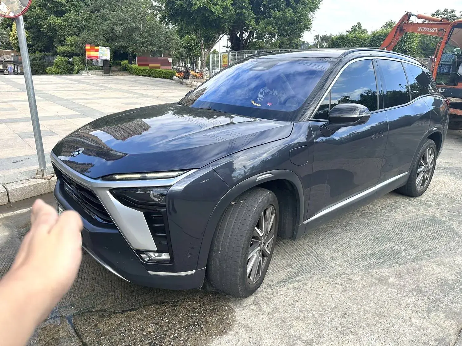 2020 NIO ES8 view 1