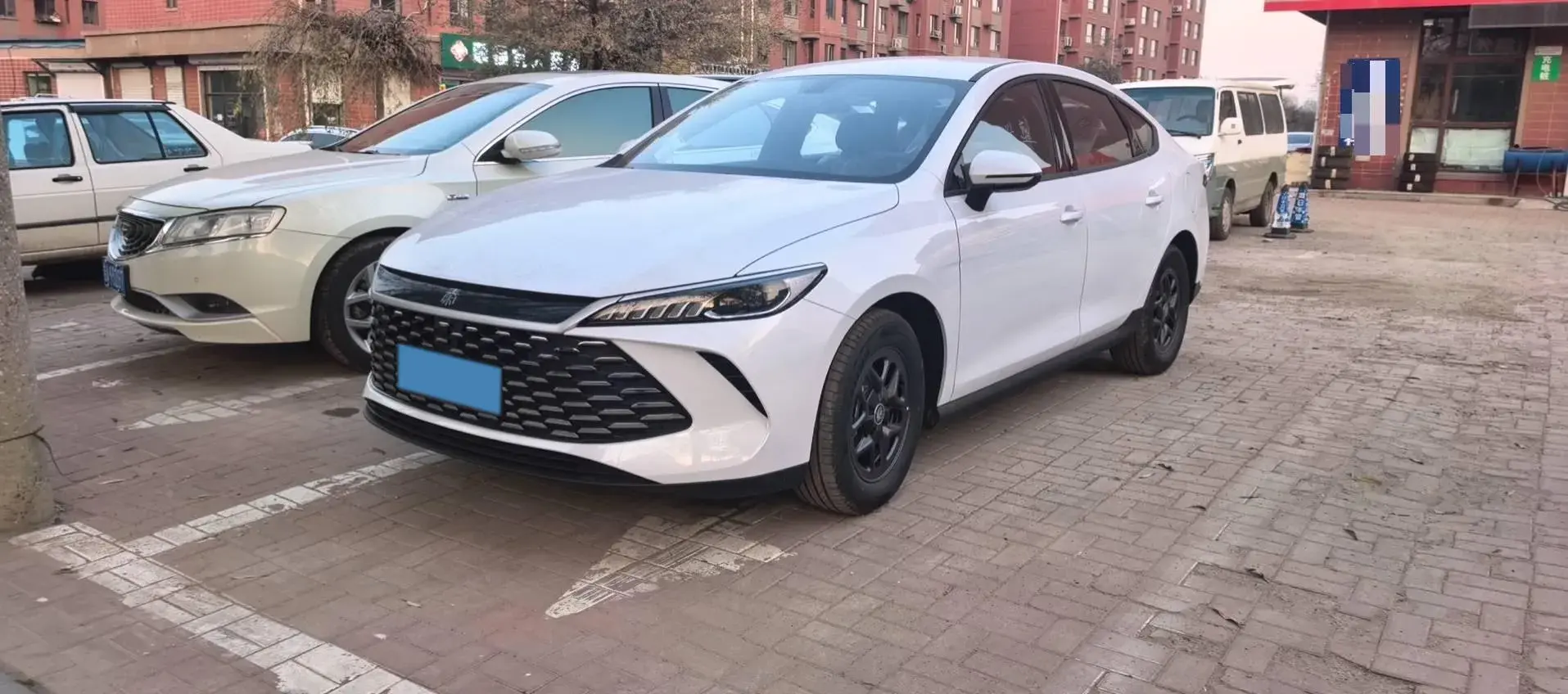 2025 BYD SEAL05 view 1