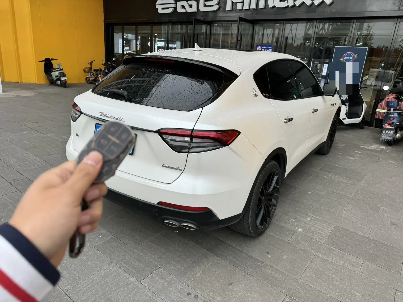 2019 MASERATI LEVANTE thumbnail 3