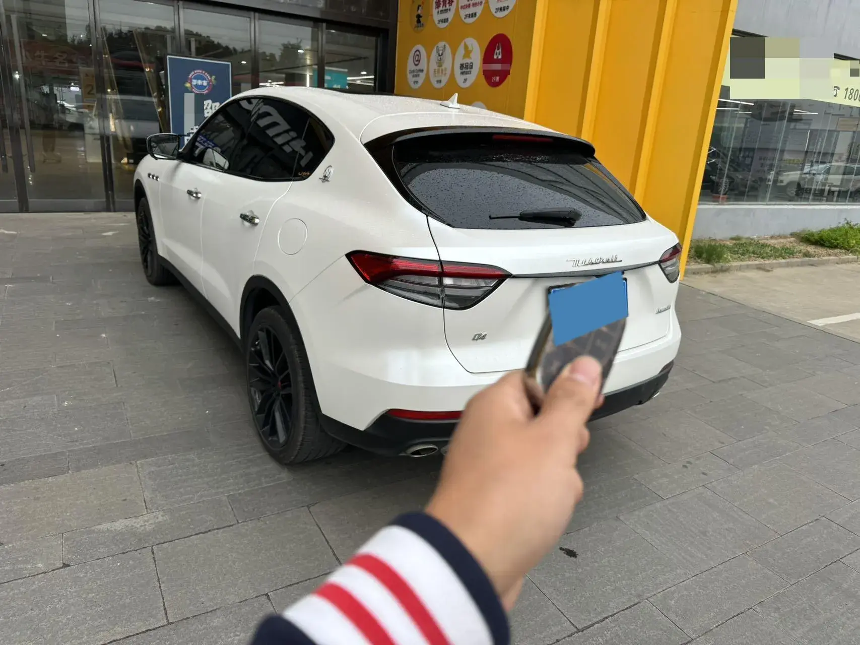 2019 MASERATI LEVANTE thumbnail 2