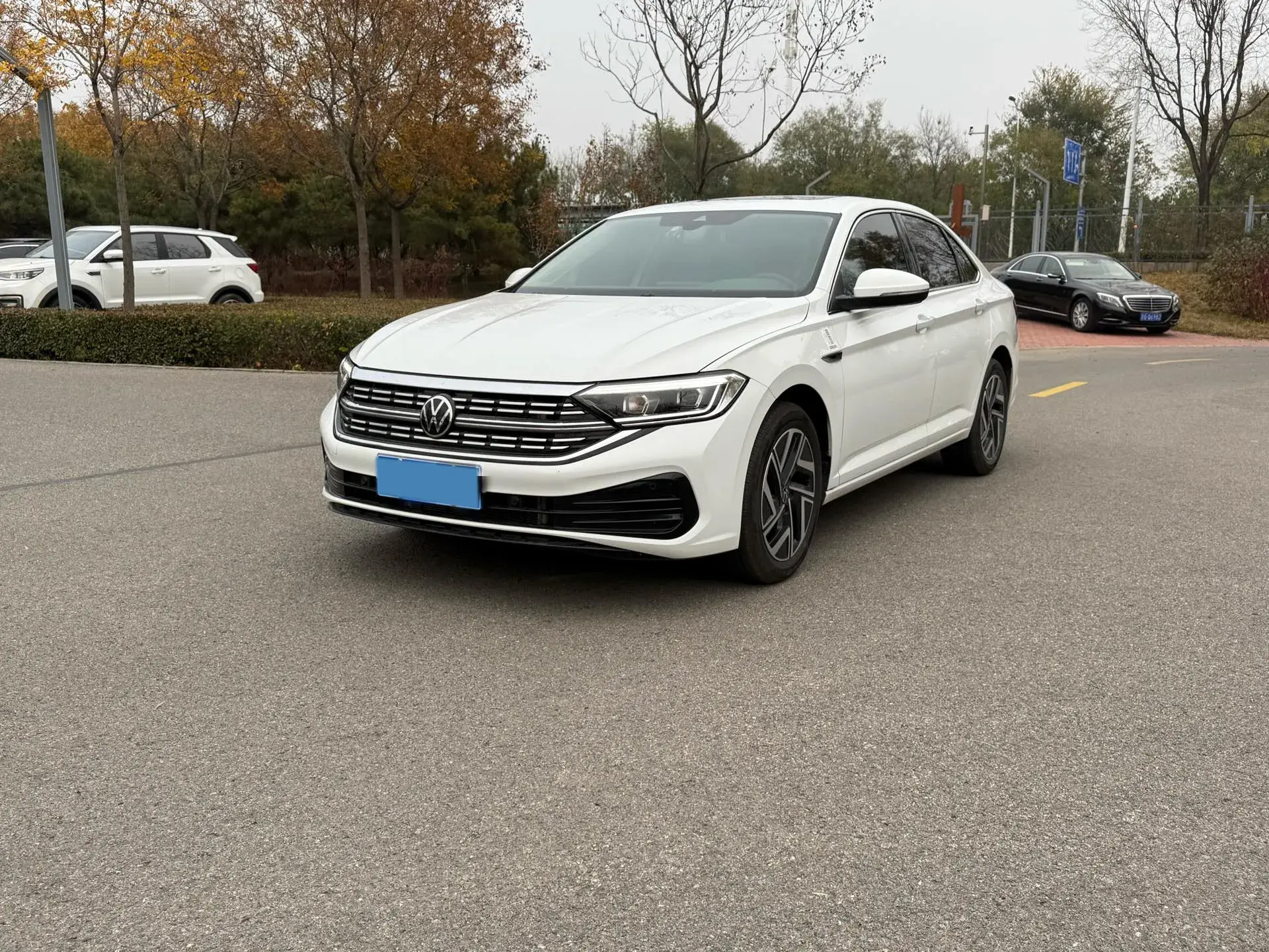 2025 VOLKSWAGEN SAGITAR view 1