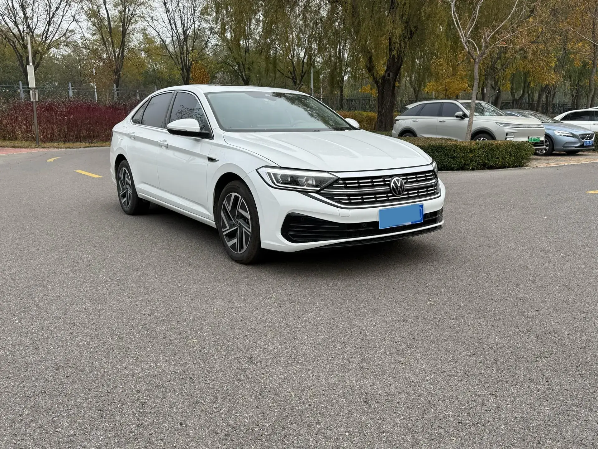 2025 VOLKSWAGEN SAGITAR thumbnail 3