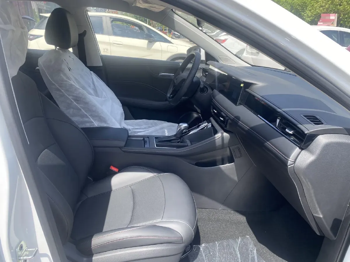 2024 Roewe i5 1.5L 129HP L4 CVT,autocango,china used car exporter,china ev exporter,chinese used car exporter,chinese used ev exporter