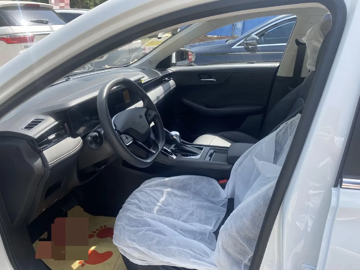 2024 Roewe i5 1.5L 129HP L4 CVT,autocango,china used car exporter,china ev exporter,chinese used car exporter,chinese used ev exporter