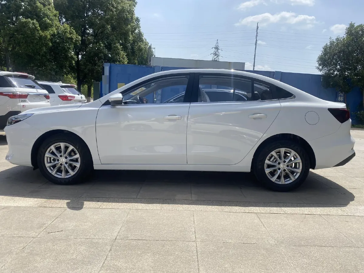 2024 Roewe i5 1.5L 129HP L4 CVT,autocango,china used car exporter,china ev exporter,chinese used car exporter,chinese used ev exporter