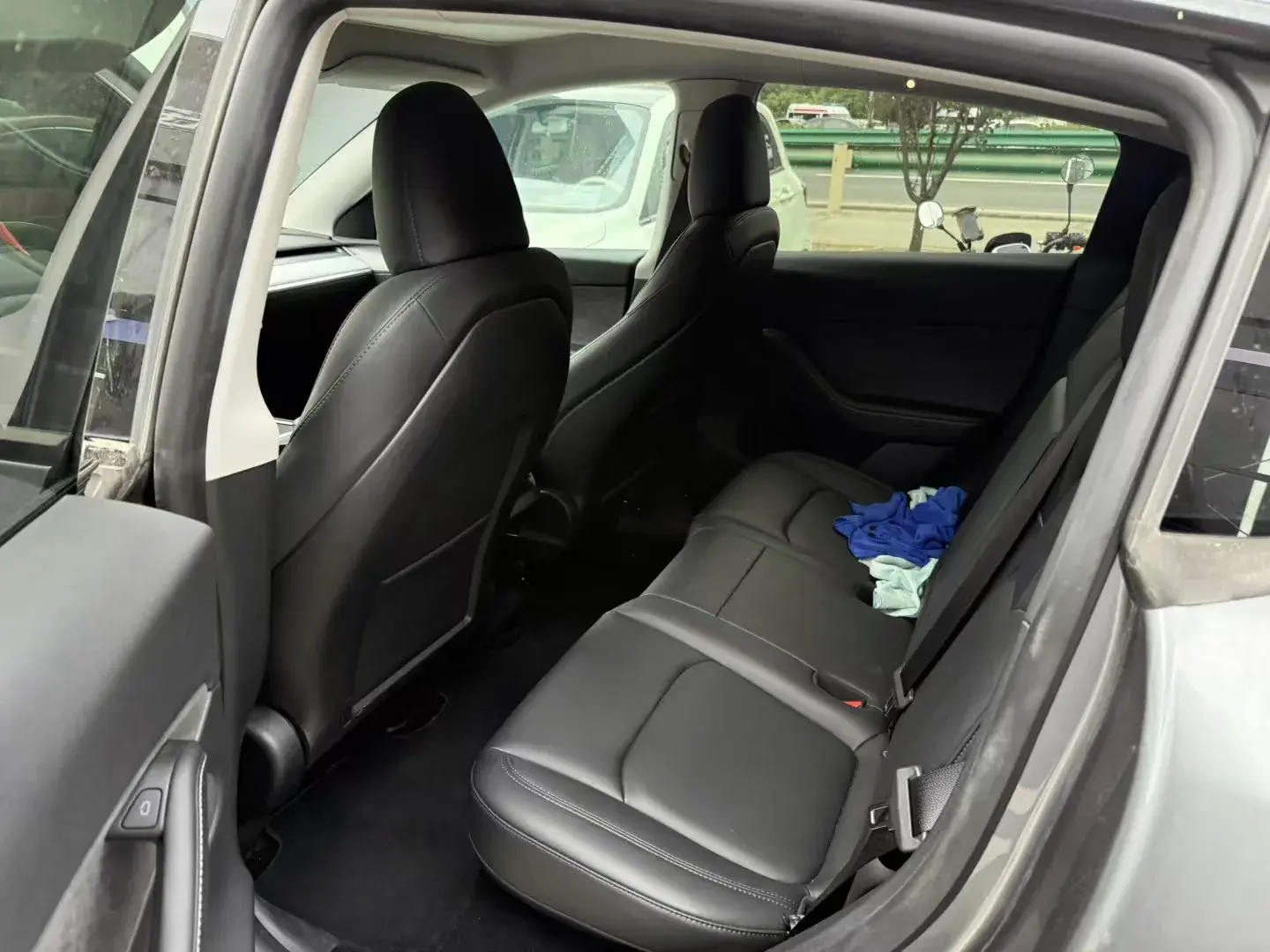 2023 TESLA MODEL thumbnail 4