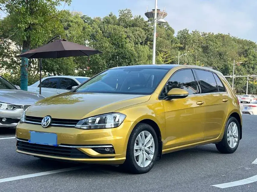 2018 VOLKSWAGEN GOLF view 1