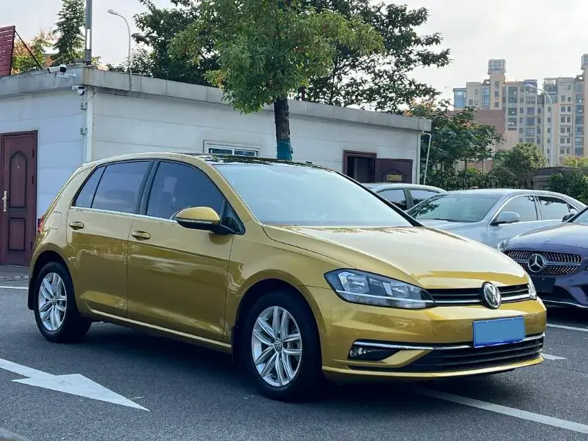 2018 VOLKSWAGEN GOLF thumbnail 3