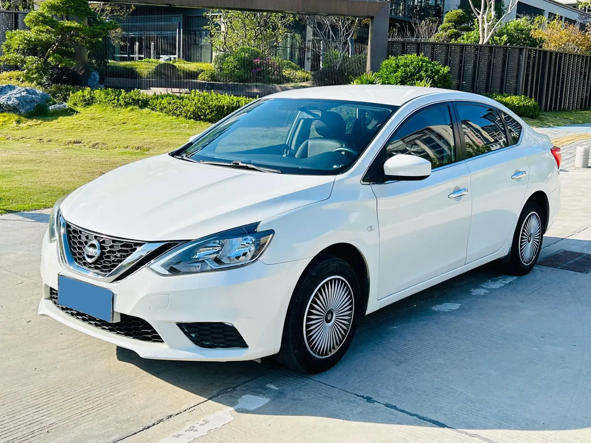 2022 NISSAN SYLPHY view 1
