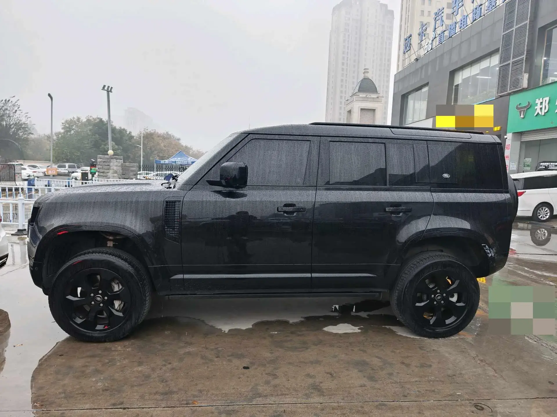 2022 LAND ROVER thumbnail 3