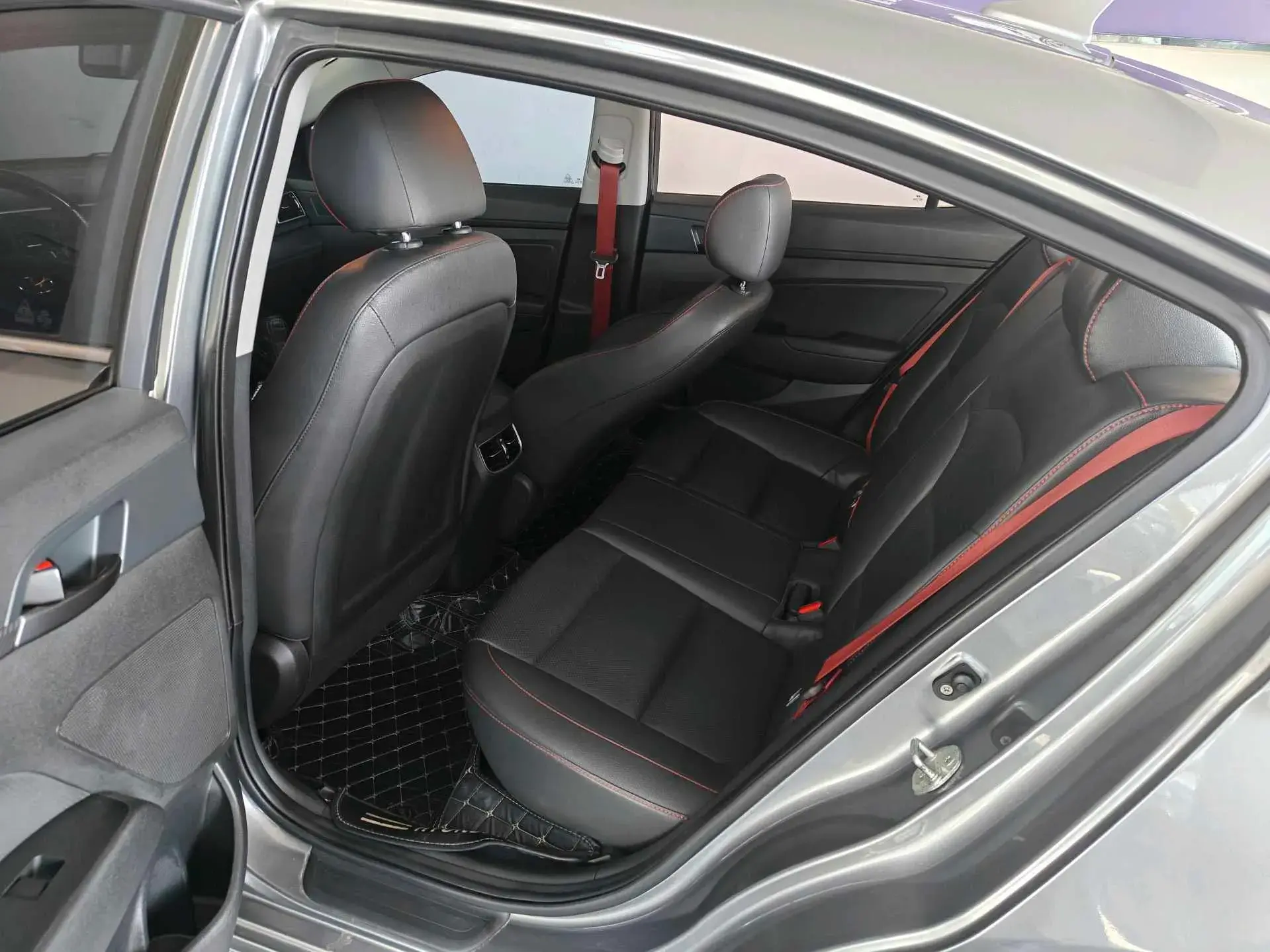 2018 HYUNDAI ELANTRA thumbnail 3