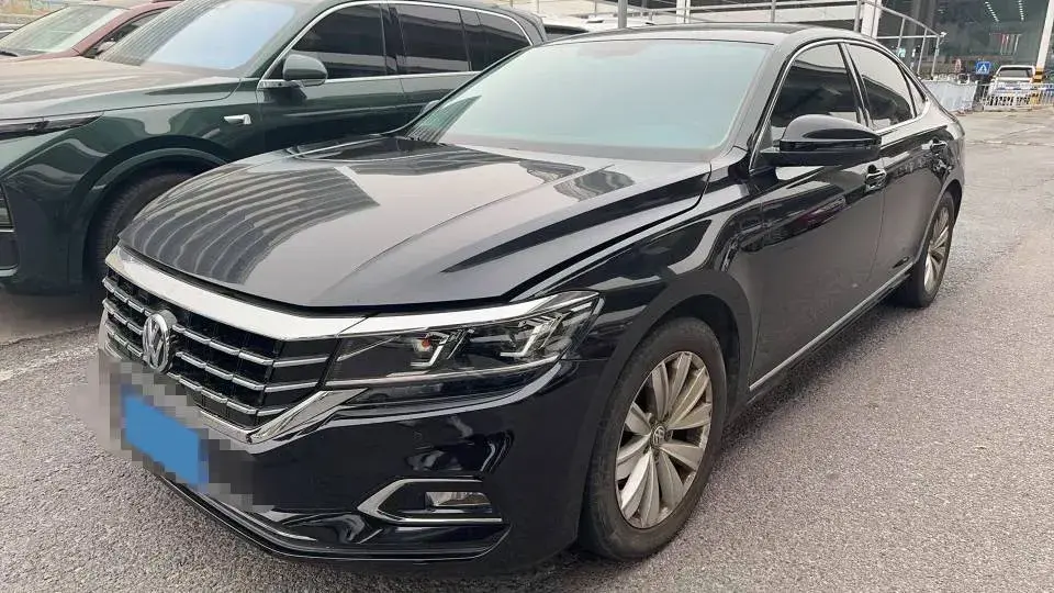 2019 VOLKSWAGEN PASSAT view 1