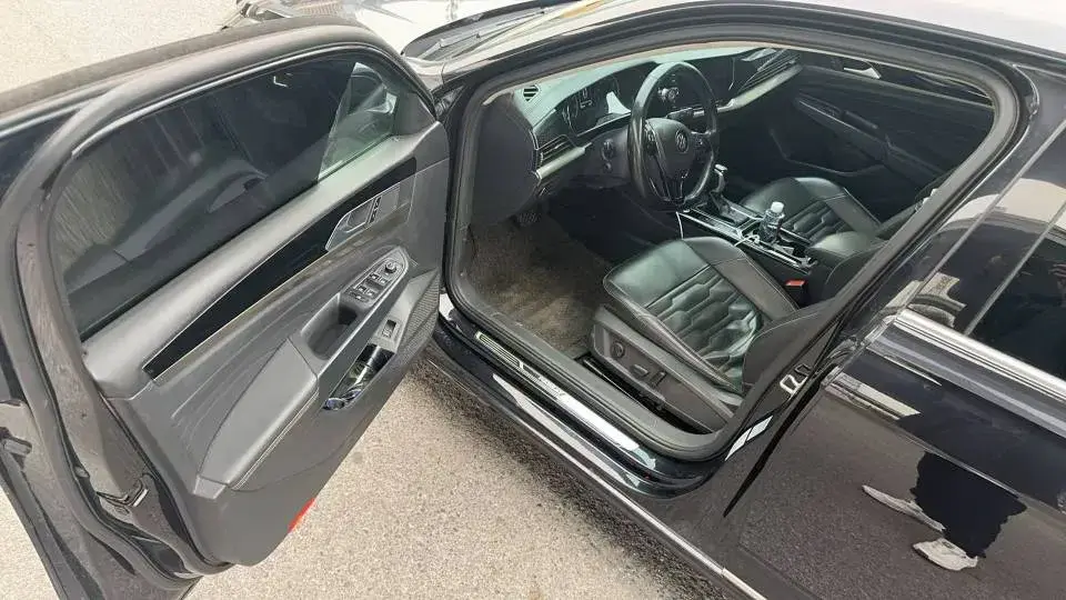 2019 VOLKSWAGEN PASSAT thumbnail 3