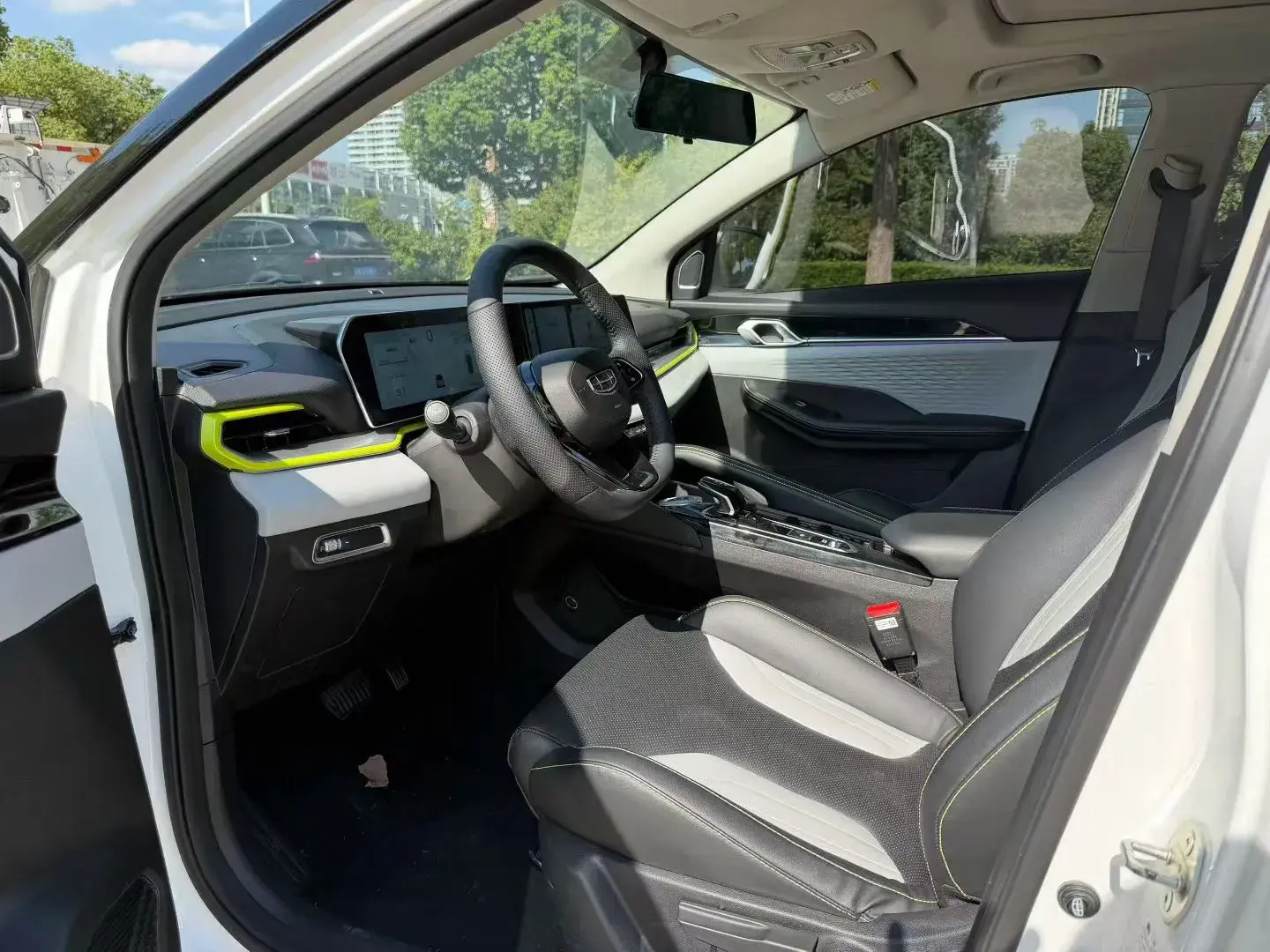 2022 GEELY COOLRAY thumbnail 3