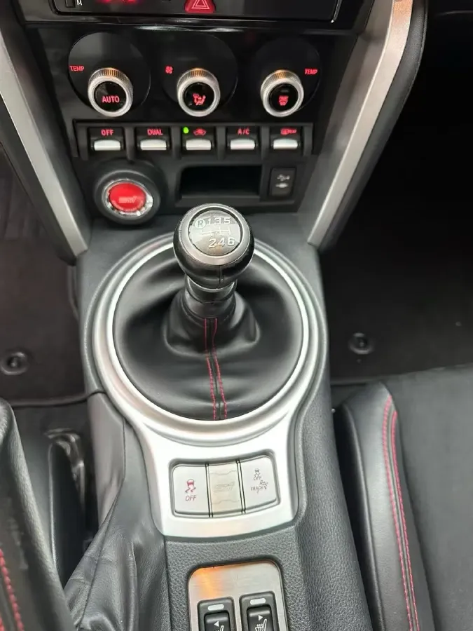 2019 Ford Focus 2.3T 280HP L4 6MT,autocango,china used car exporter,china ev exporter,chinese used car exporter,chinese used ev exporter