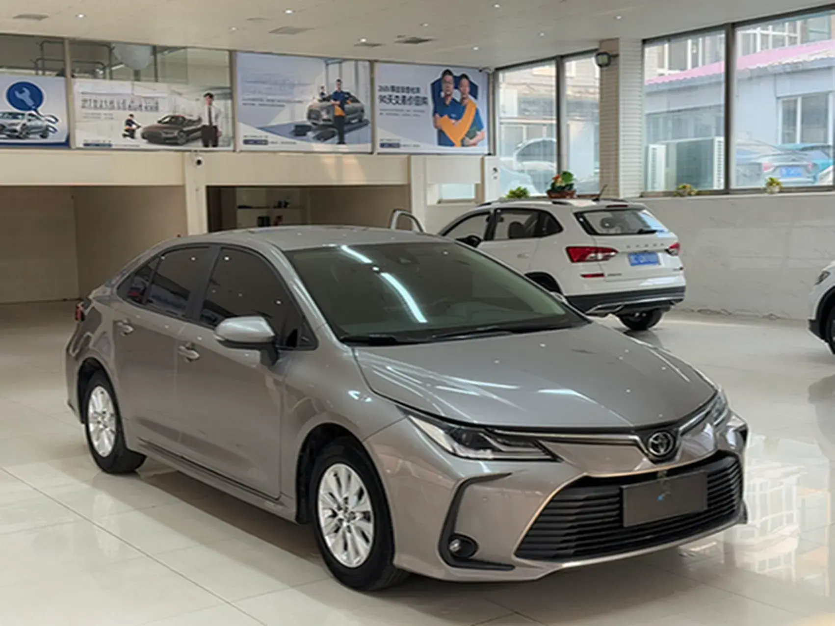 2022 TOYOTA COROLLA thumbnail 3