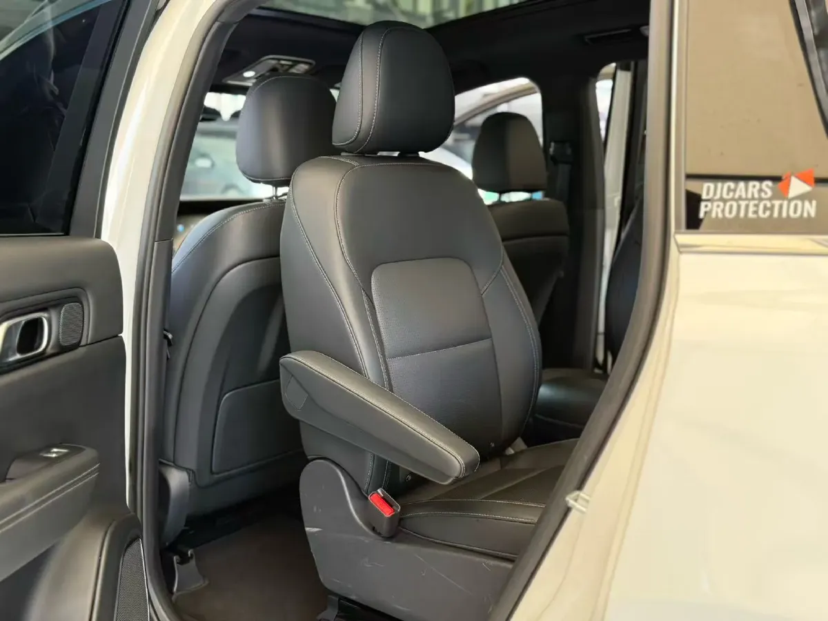 2021 Li ONE Range Extended 131HP REEV 40.5KWH,autocango,china used car exporter,china ev exporter,chinese used car exporter,chinese used ev exporter