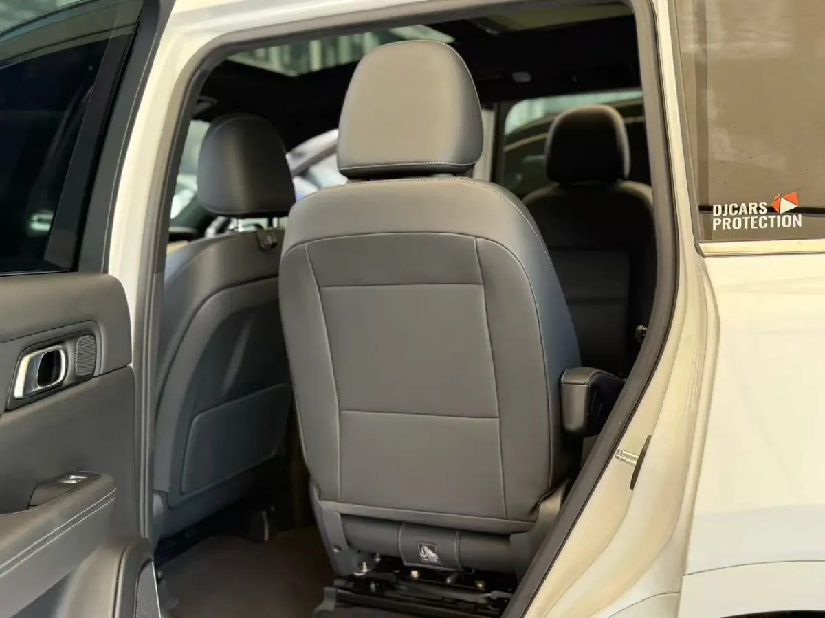 2021 Li ONE Range Extended 131HP REEV 40.5KWH,autocango,china used car exporter,china ev exporter,chinese used car exporter,chinese used ev exporter