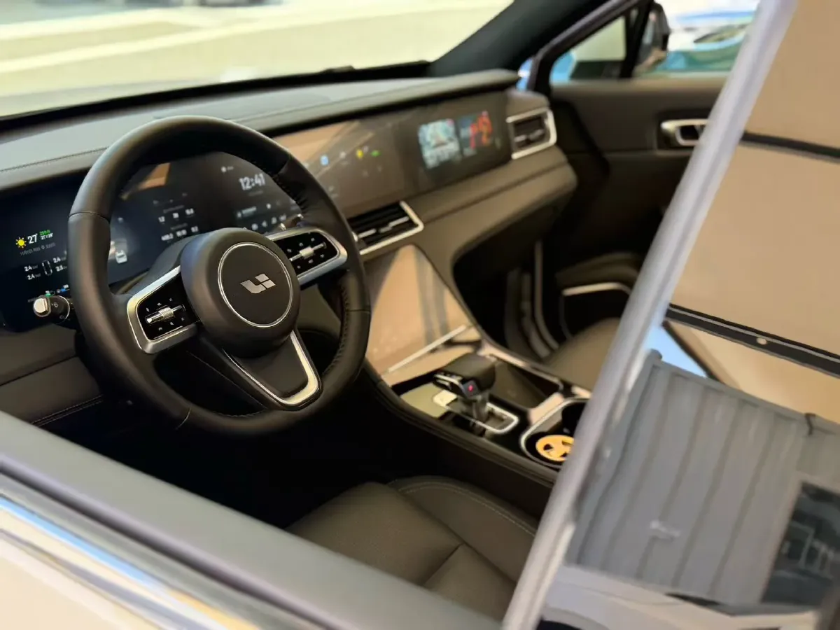 2021 Li ONE Range Extended 131HP REEV 40.5KWH,autocango,china used car exporter,china ev exporter,chinese used car exporter,chinese used ev exporter