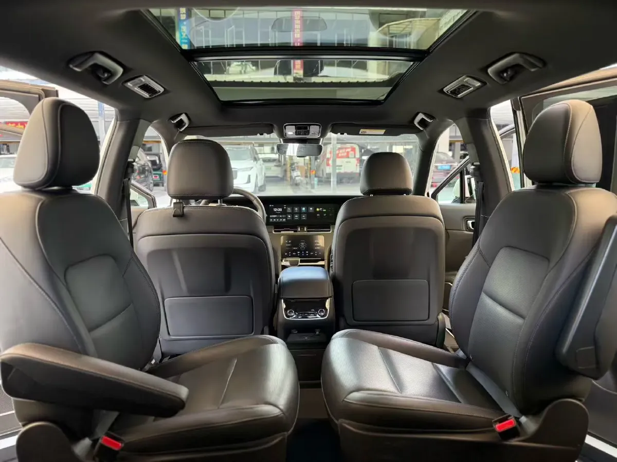 2021 Li ONE Range Extended 131HP REEV 40.5KWH,autocango,china used car exporter,china ev exporter,chinese used car exporter,chinese used ev exporter