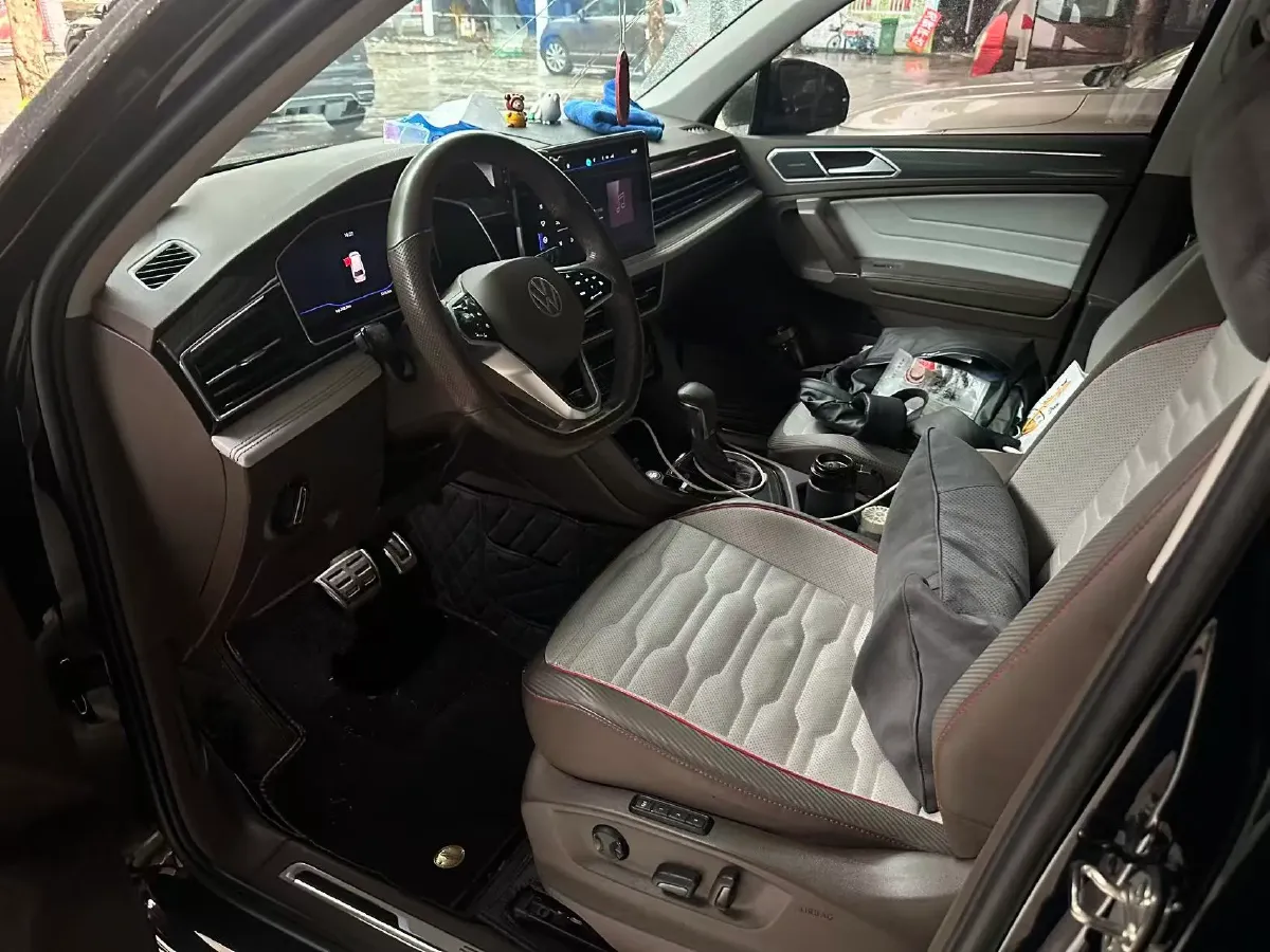 2023 Volkswagen Tiguan L 2.0T 186HP L4 7DCT,autocango,china used car exporter,china ev exporter,chinese used car exporter,chinese used ev exporter