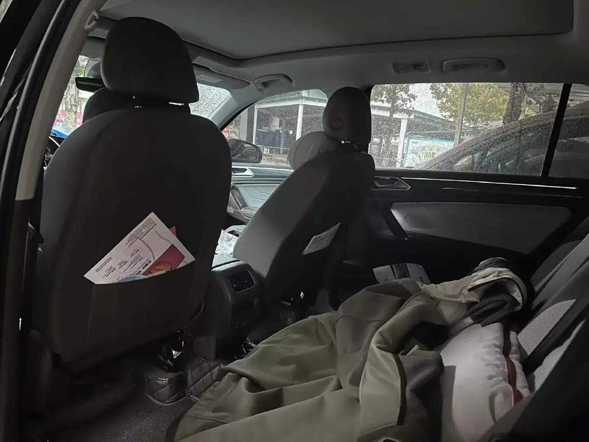 2023 Volkswagen Tiguan L 2.0T 186HP L4 7DCT,autocango,china used car exporter,china ev exporter,chinese used car exporter,chinese used ev exporter