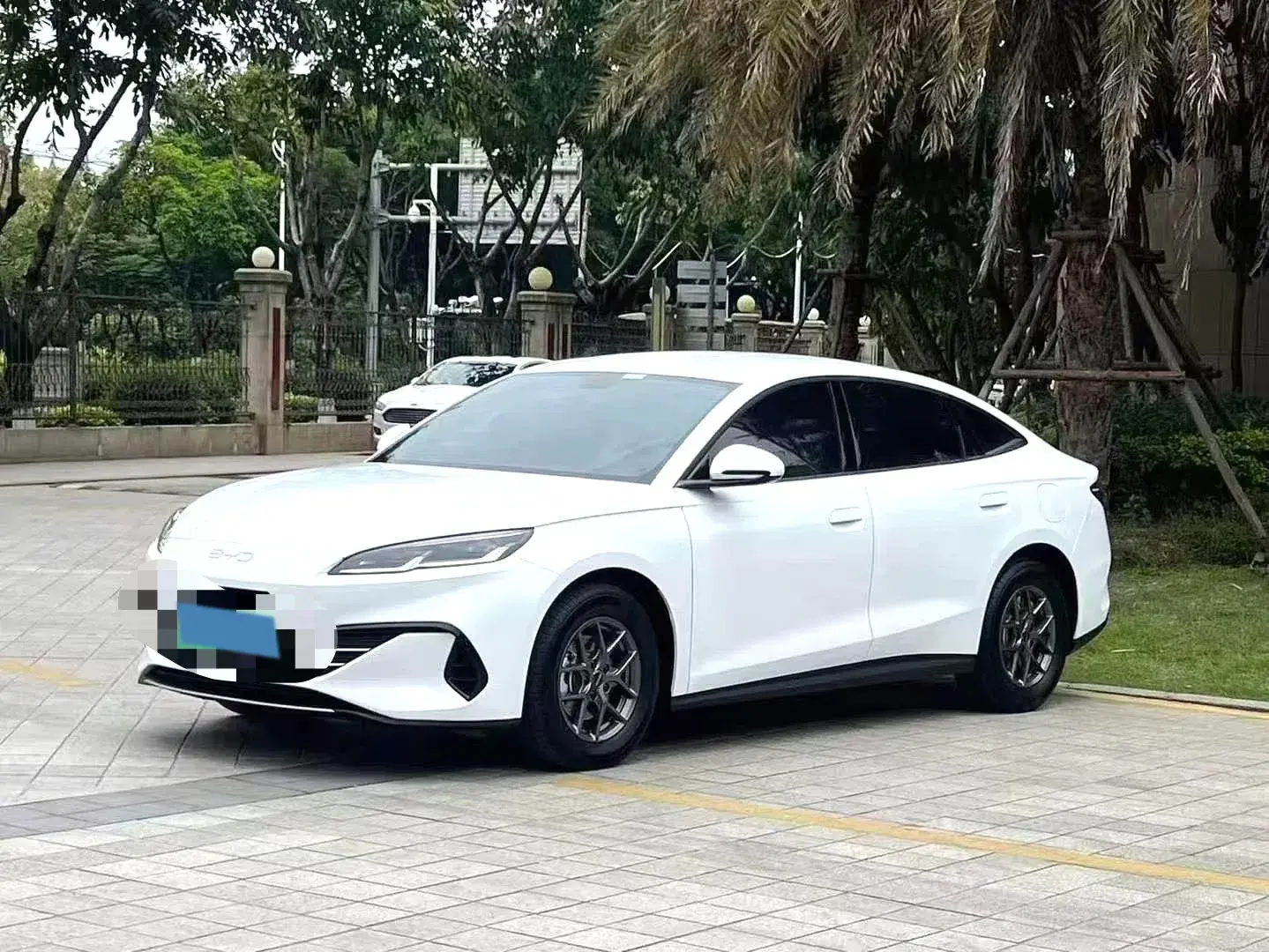 2024 BYD SEAL view 1