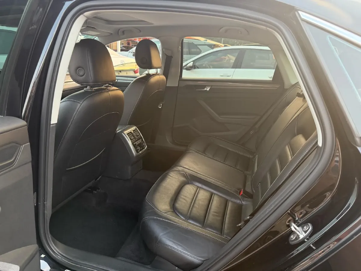 2017 Volkswagen Passat 1.8T 180HP L4 7DCT,autocango,china used car exporter,china ev exporter,chinese used car exporter,chinese used ev exporter