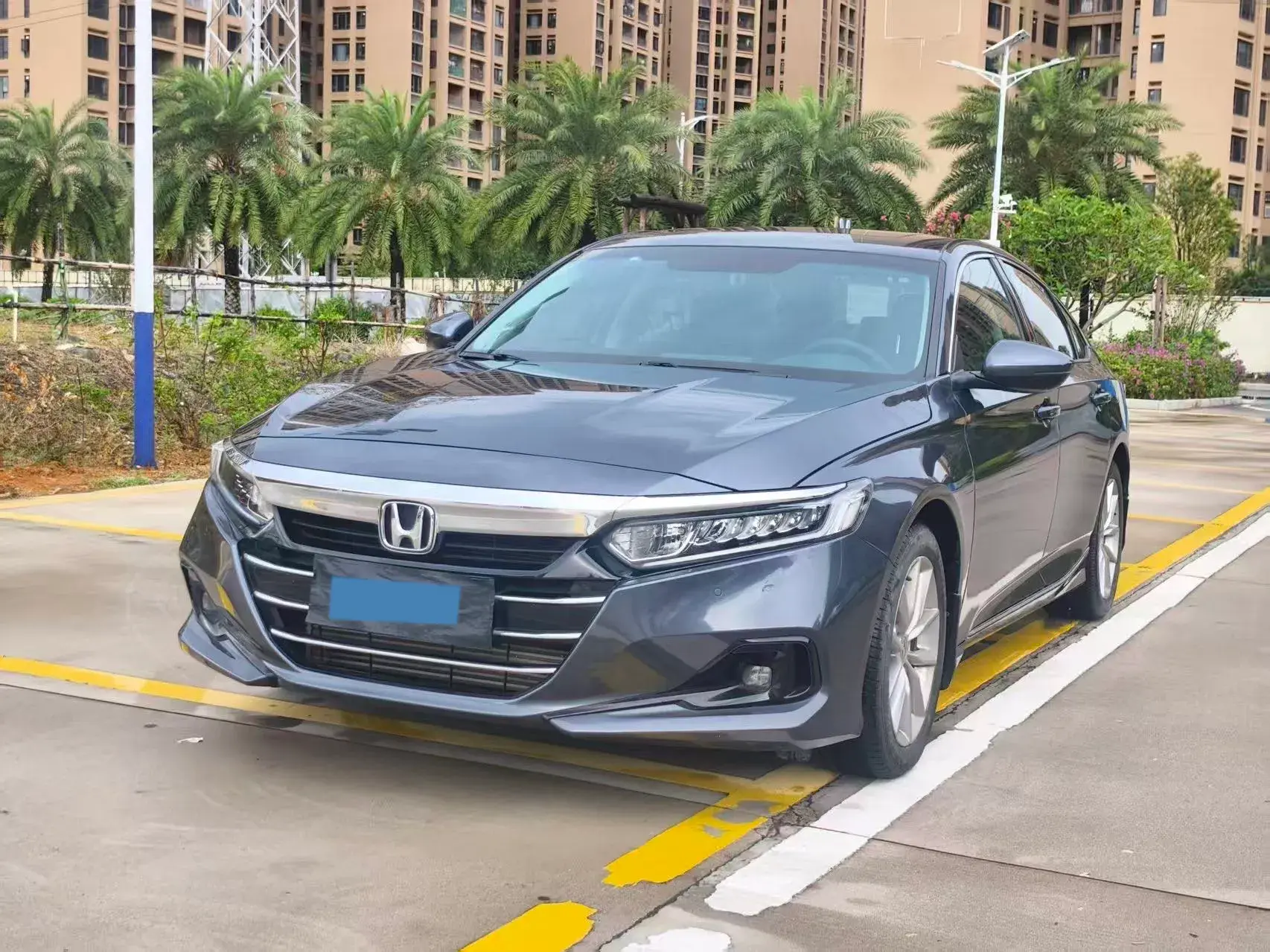 2022 HONDA ACCORD view 1