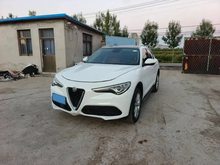 2017 ALFA ROMEO view 1