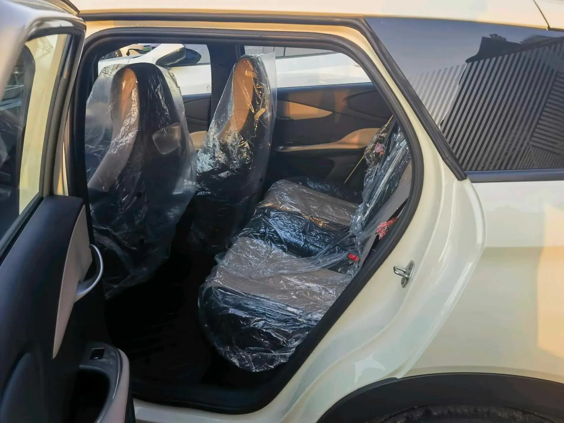 2025 BYD DOLPHIN thumbnail 3