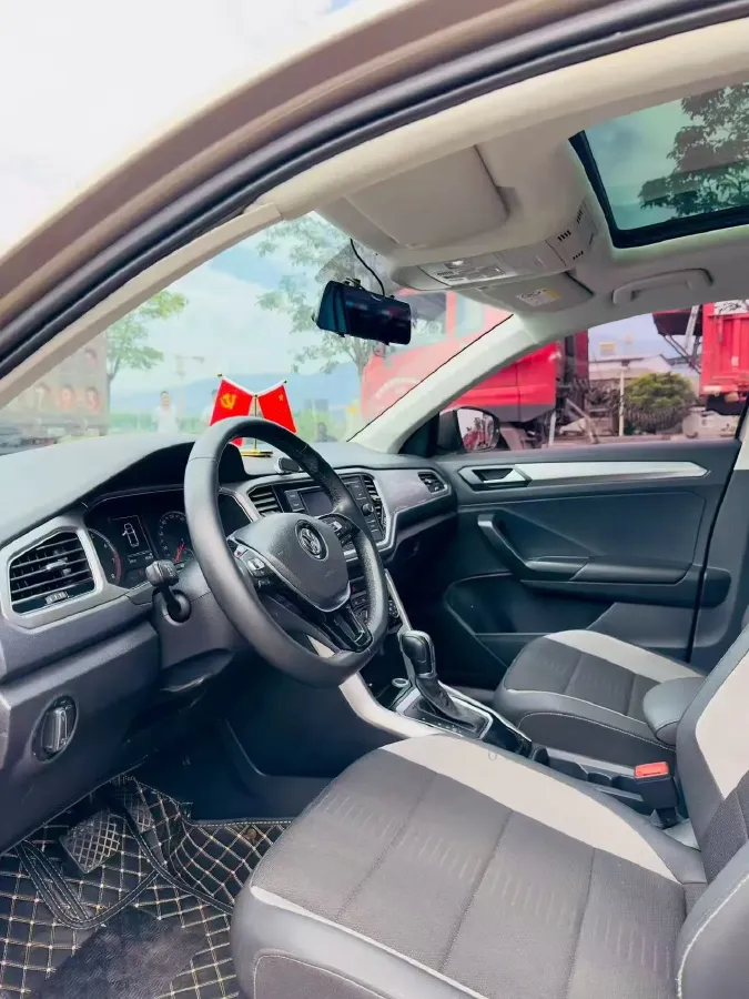 2020 Volkswagen T-Roc 1.4T 131HP L4 7DCT,autocango,china used car exporter,china ev exporter,chinese used car exporter,chinese used ev exporter