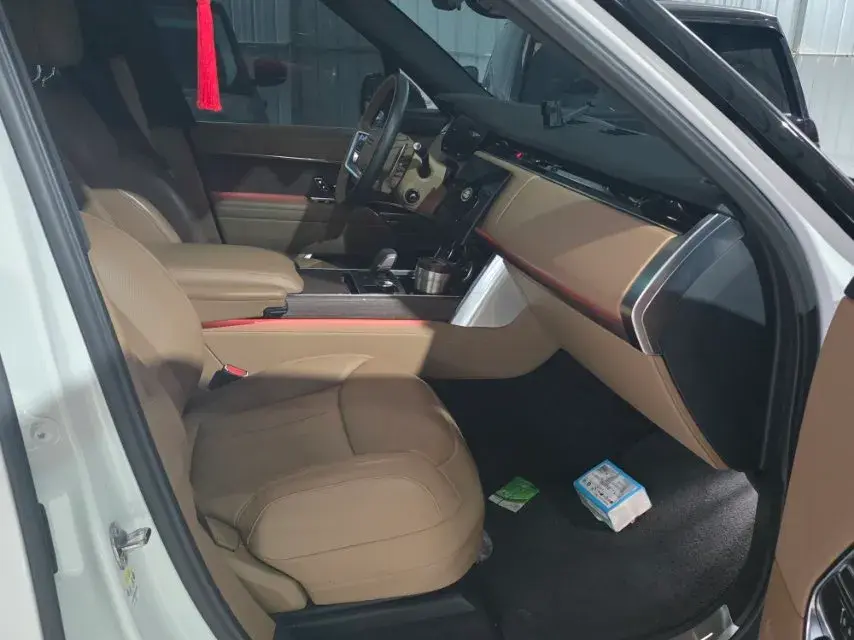 2022 LAND ROVER thumbnail 4