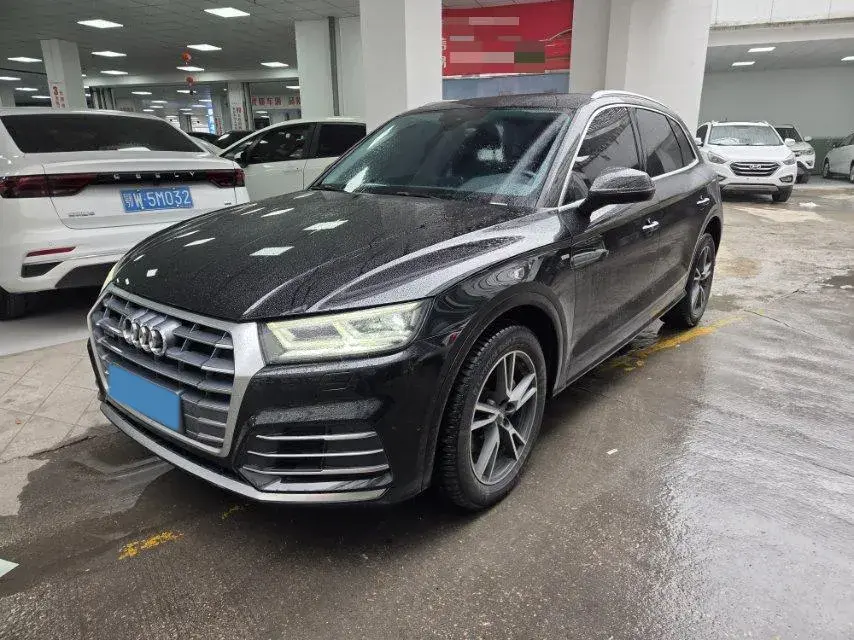 2020 AUDI Q5L view 1