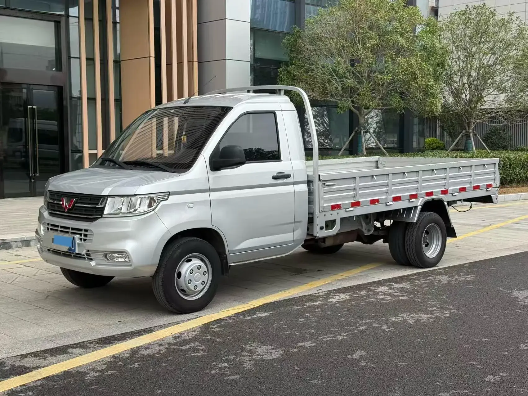 2022 WULING RONGGUANG view 1