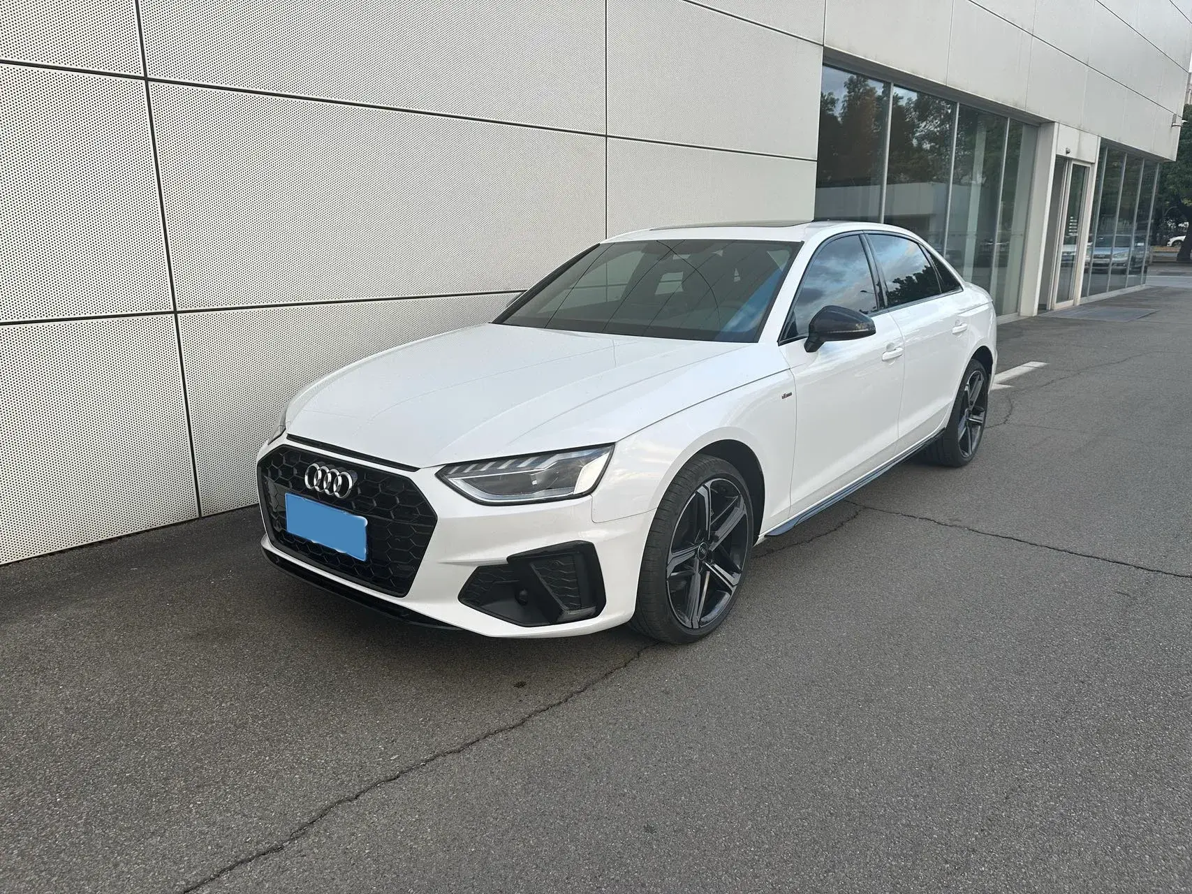 2024 AUDI A4L view 1