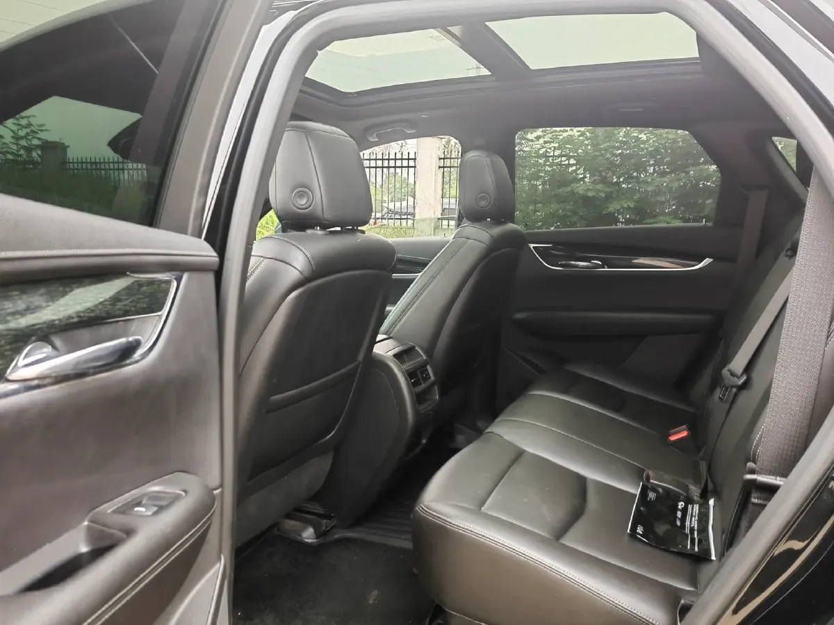 2021 Cadillac XT5 2.0T 237HP L4 9AT,autocango,china used car exporter,china ev exporter,chinese used car exporter,chinese used ev exporter