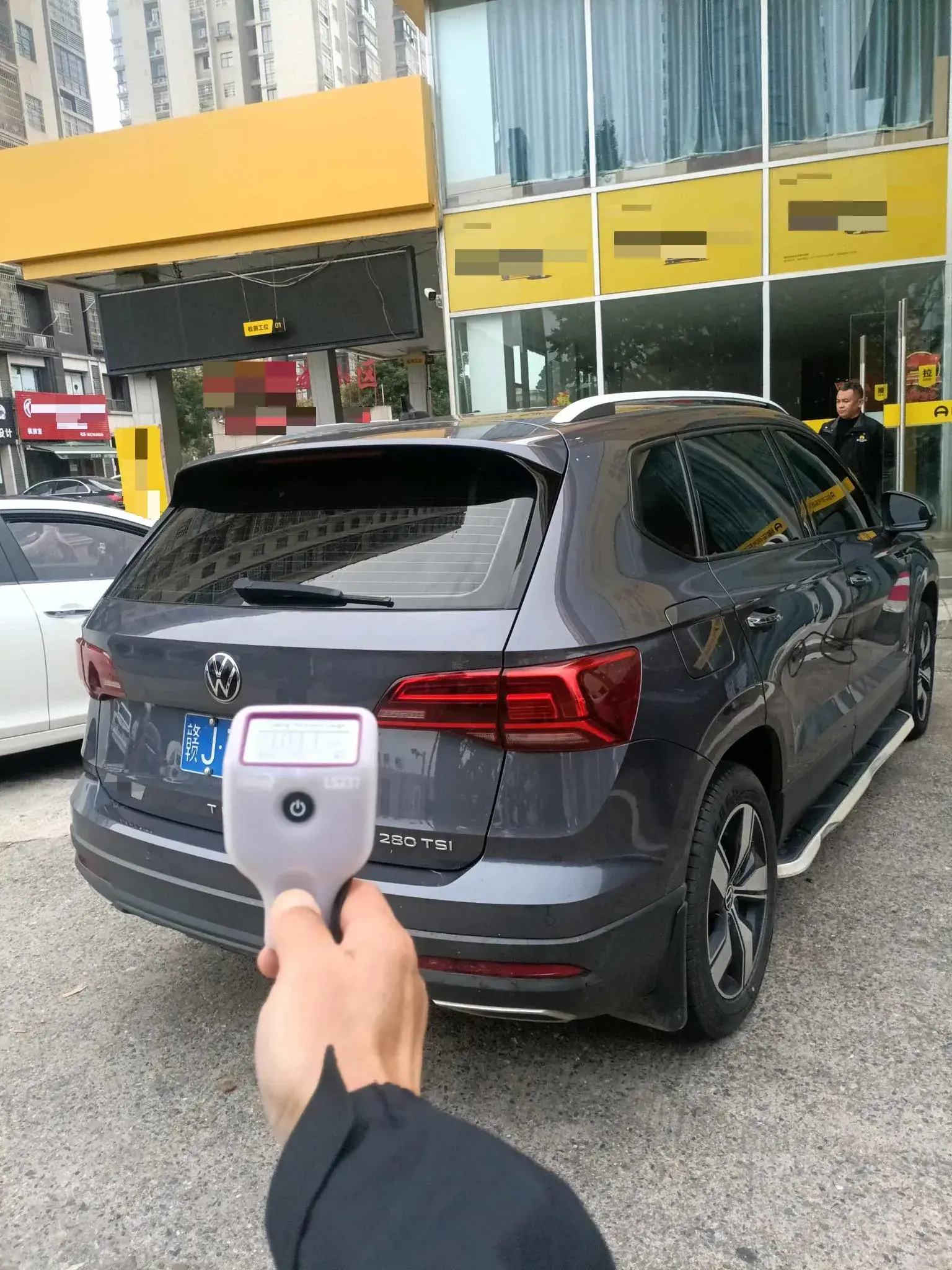 2022 VOLKSWAGEN THARU thumbnail 2