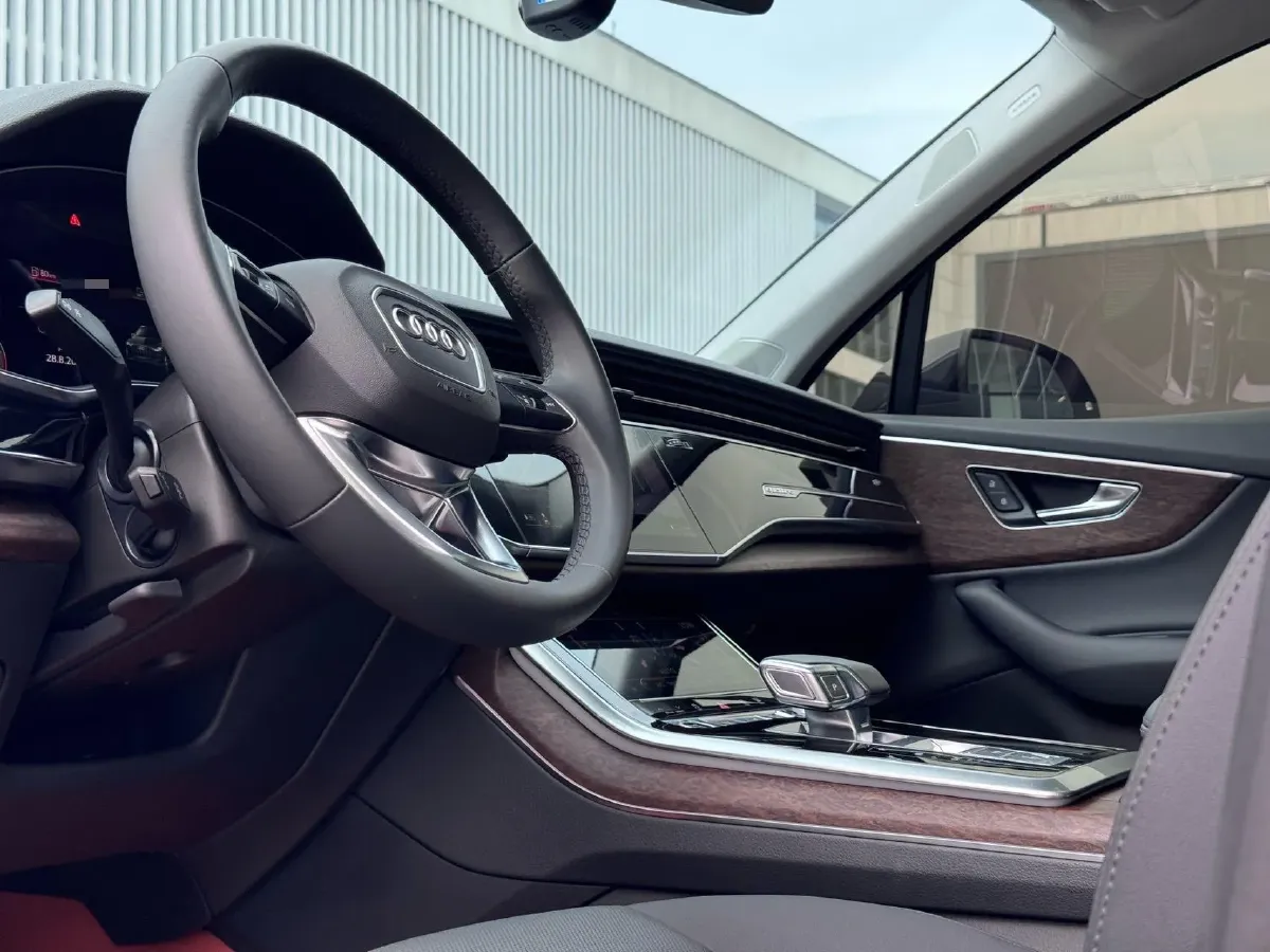 2023 Audi Q7 2.0T 265HP L4 8AT,autocango,china used car exporter,china ev exporter,chinese used car exporter,chinese used ev exporter