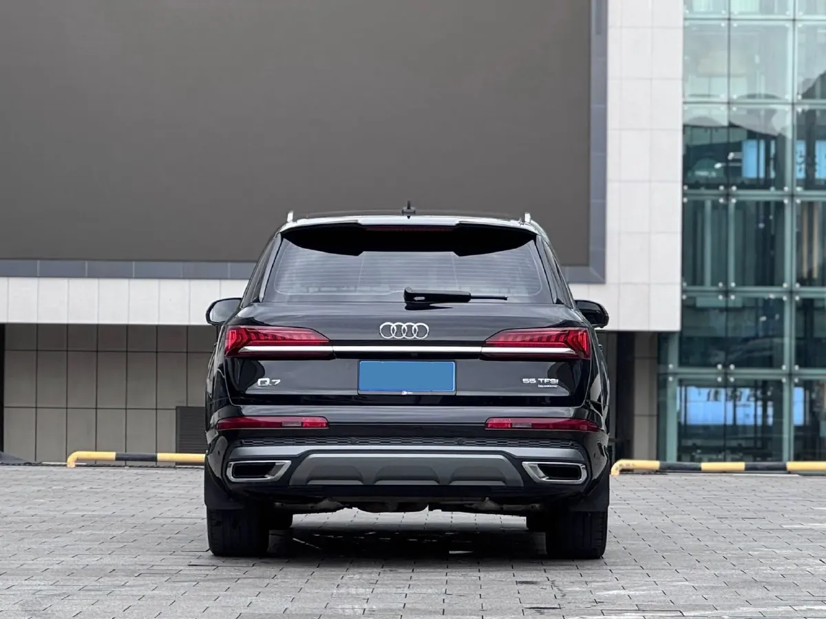 2023 Audi Q7 2.0T 265HP L4 8AT,autocango,china used car exporter,china ev exporter,chinese used car exporter,chinese used ev exporter