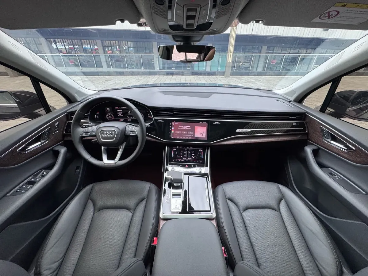 2023 Audi Q7 2.0T 265HP L4 8AT,autocango,china used car exporter,china ev exporter,chinese used car exporter,chinese used ev exporter