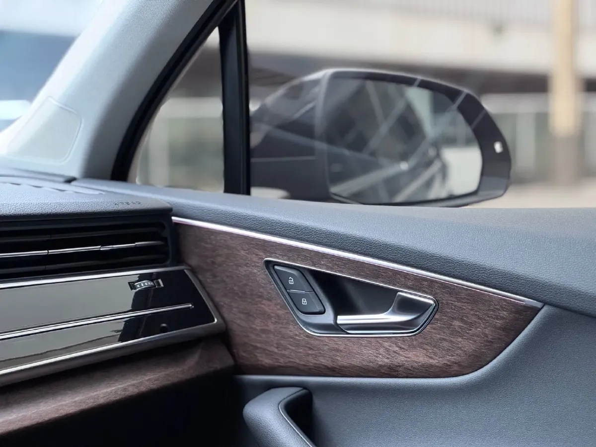 2023 Audi Q7 2.0T 265HP L4 8AT,autocango,china used car exporter,china ev exporter,chinese used car exporter,chinese used ev exporter