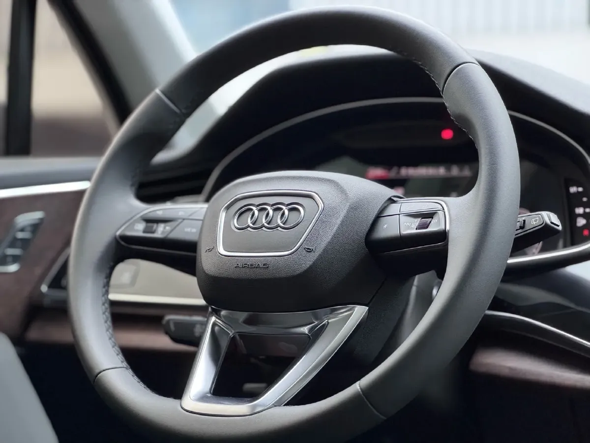 2023 Audi Q7 2.0T 265HP L4 8AT,autocango,china used car exporter,china ev exporter,chinese used car exporter,chinese used ev exporter