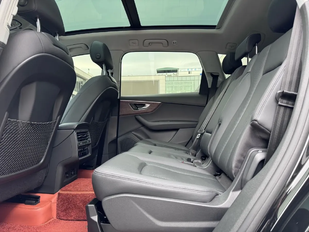 2023 Audi Q7 2.0T 265HP L4 8AT,autocango,china used car exporter,china ev exporter,chinese used car exporter,chinese used ev exporter