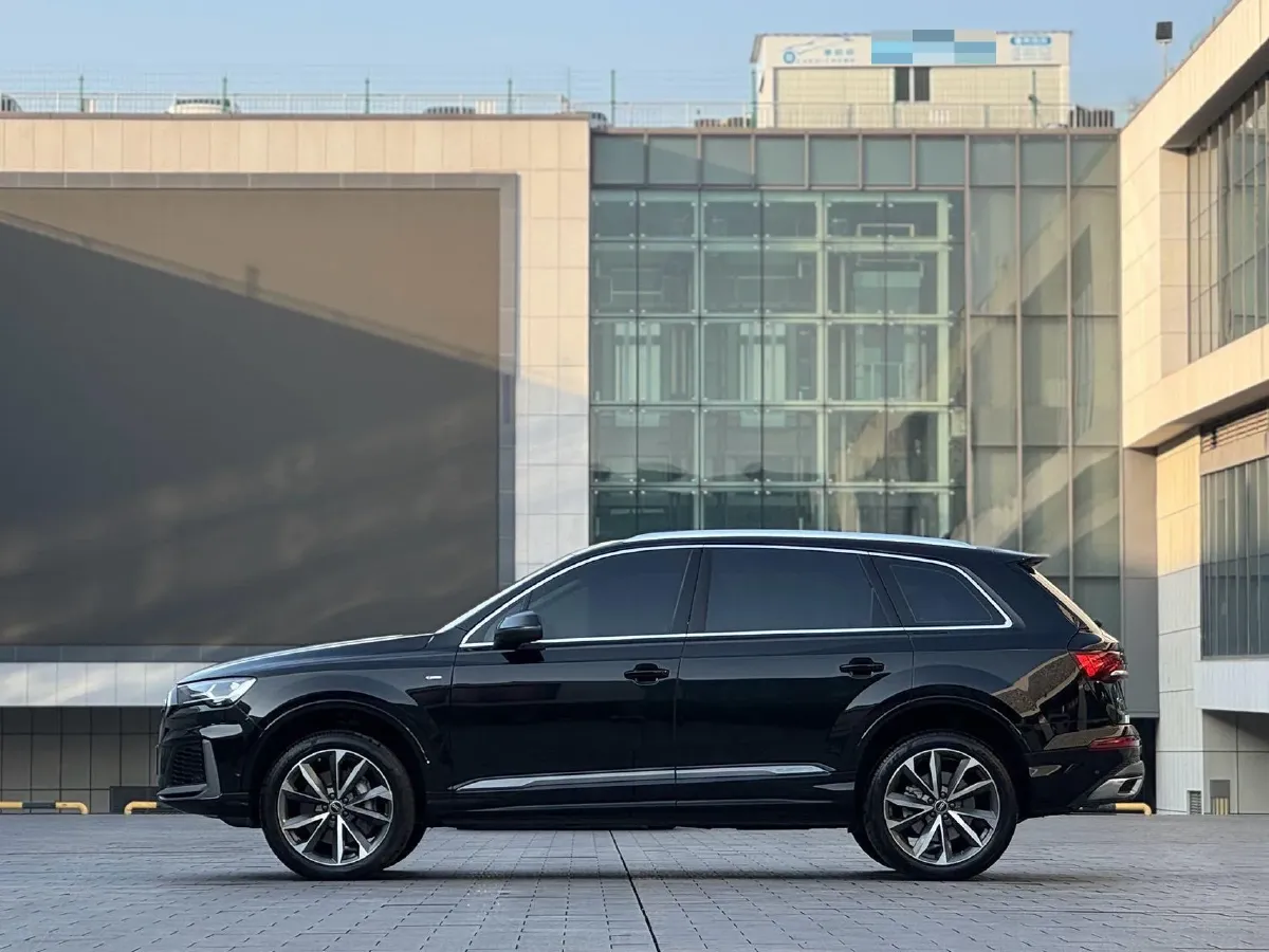 2023 Audi Q7 2.0T 265HP L4 8AT,autocango,china used car exporter,china ev exporter,chinese used car exporter,chinese used ev exporter