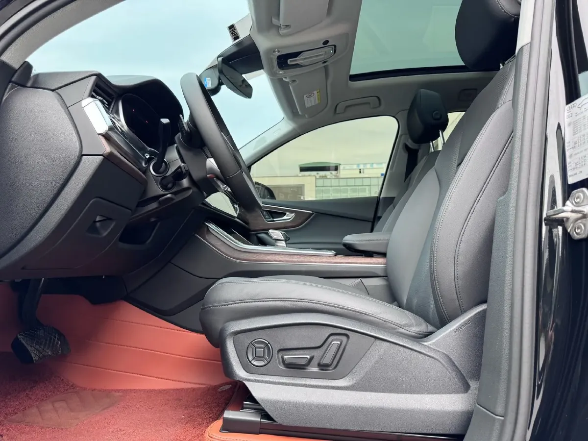 2023 Audi Q7 2.0T 265HP L4 8AT,autocango,china used car exporter,china ev exporter,chinese used car exporter,chinese used ev exporter