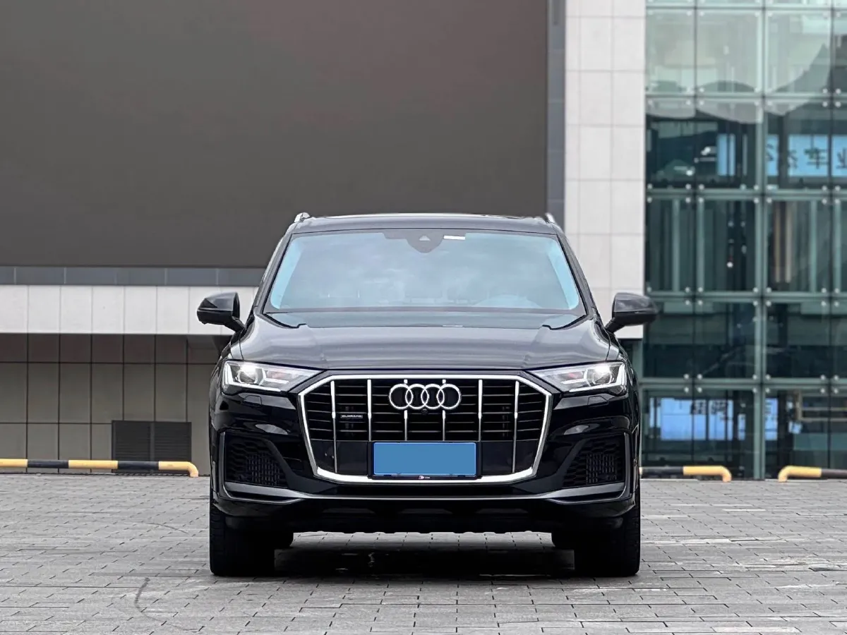 2023 Audi Q7 2.0T 265HP L4 8AT,autocango,china used car exporter,china ev exporter,chinese used car exporter,chinese used ev exporter