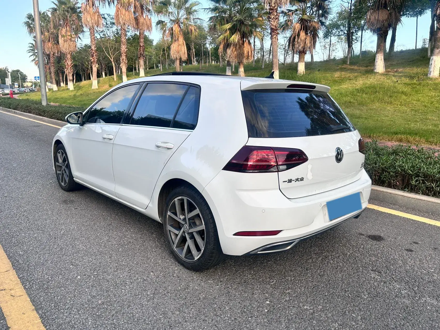 2020 VOLKSWAGEN GOLF thumbnail 4