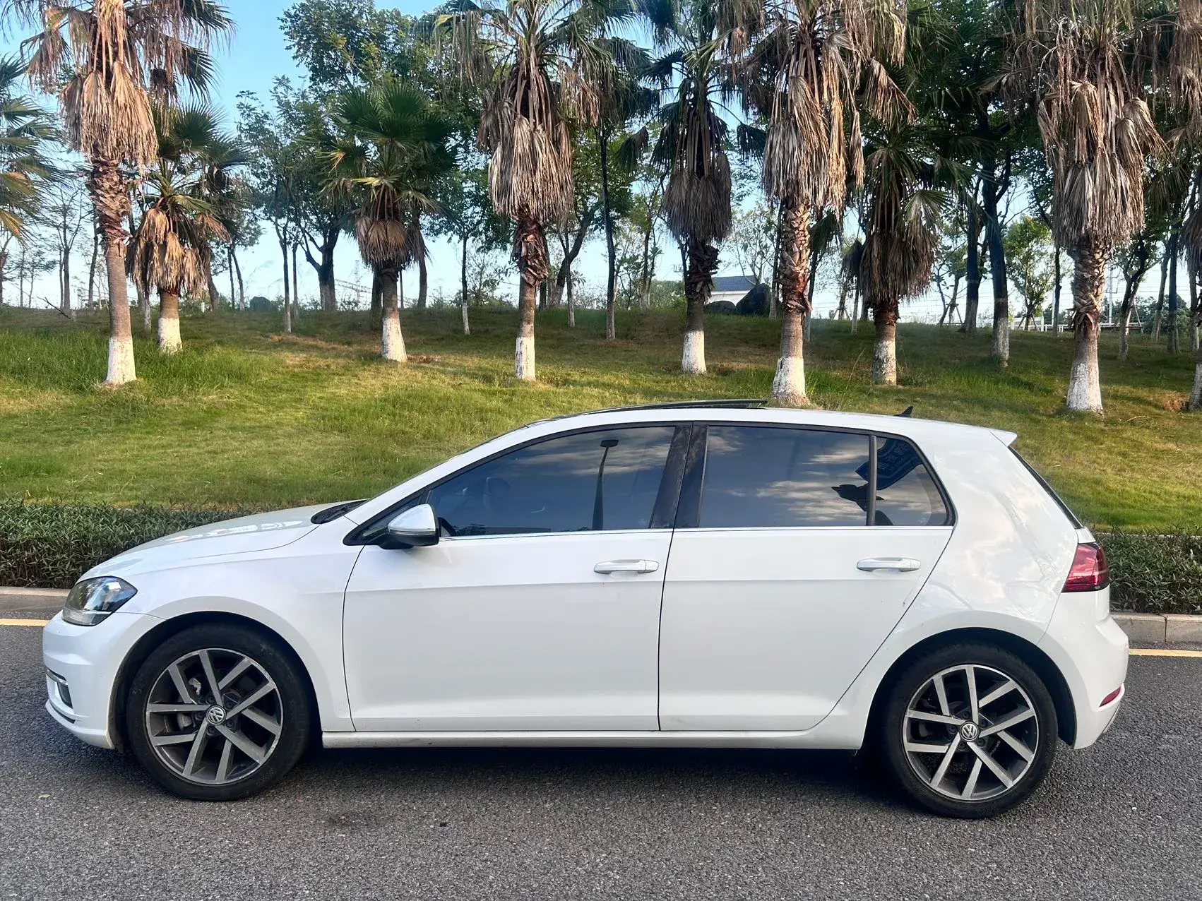 2020 VOLKSWAGEN GOLF thumbnail 3