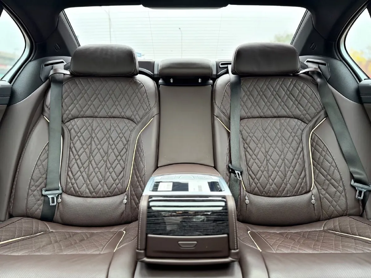 2019 BMW 7 Series 3.0T 340HP L6 8AT,autocango,china used car exporter,china ev exporter,chinese used car exporter,chinese used ev exporter